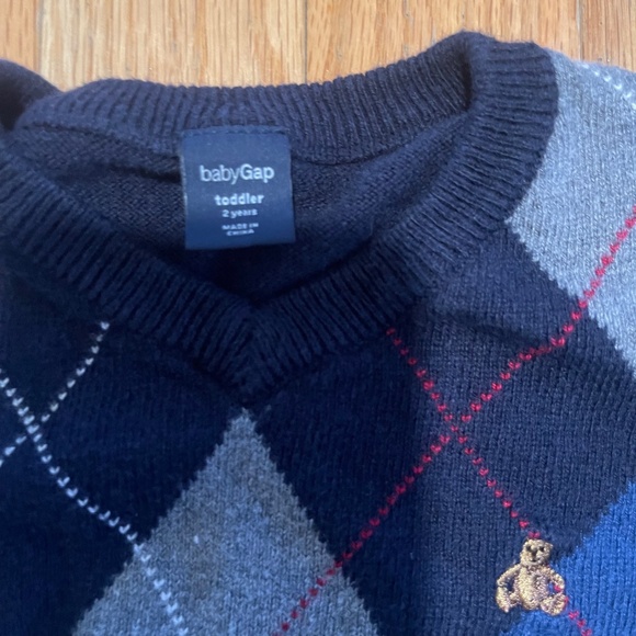 ⭐️ GAP Kids 2T Blue Argyle Bear Sweater – Classic & Cozy - Picture 3 of 5